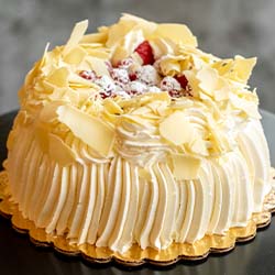 The best yellow cake topped with strawberries and frosting in Roseville Minnesota for lunch is served at Sweet & Savory By Diane at the POTLUCK Food Hall in Rosedale Center.